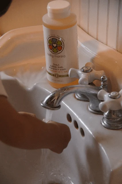 Baby Mantra's 3-in-1 Bubble Bath, Shampoo & Wash is perfect for bath time or for washing up before dinner.