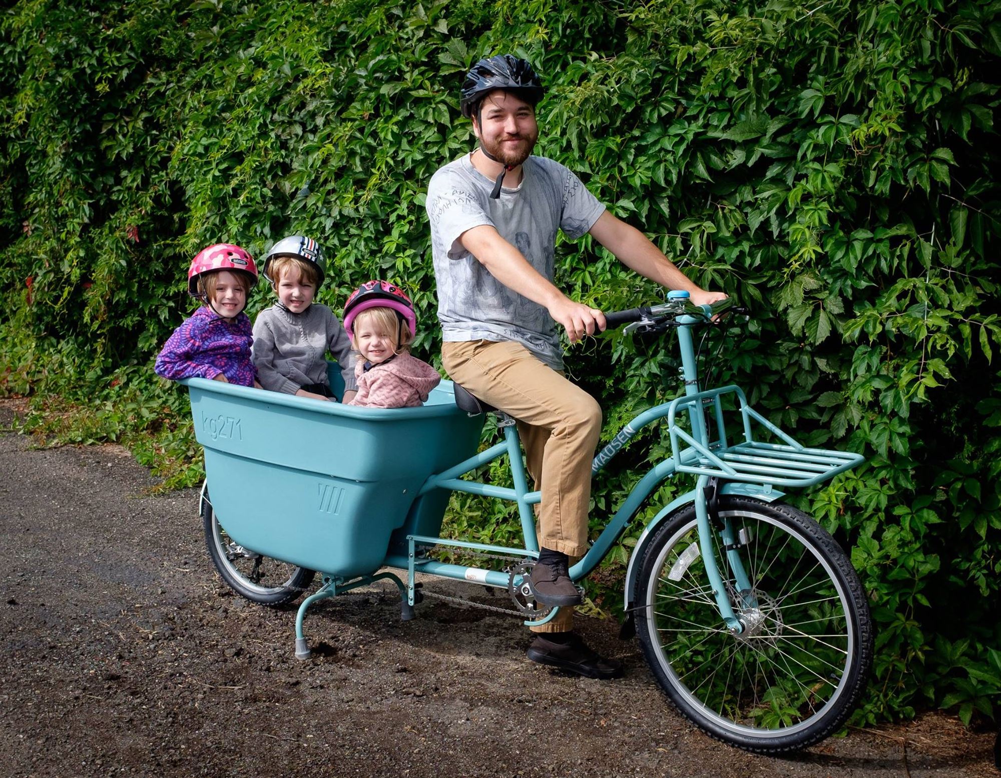 Profile with kids and bike