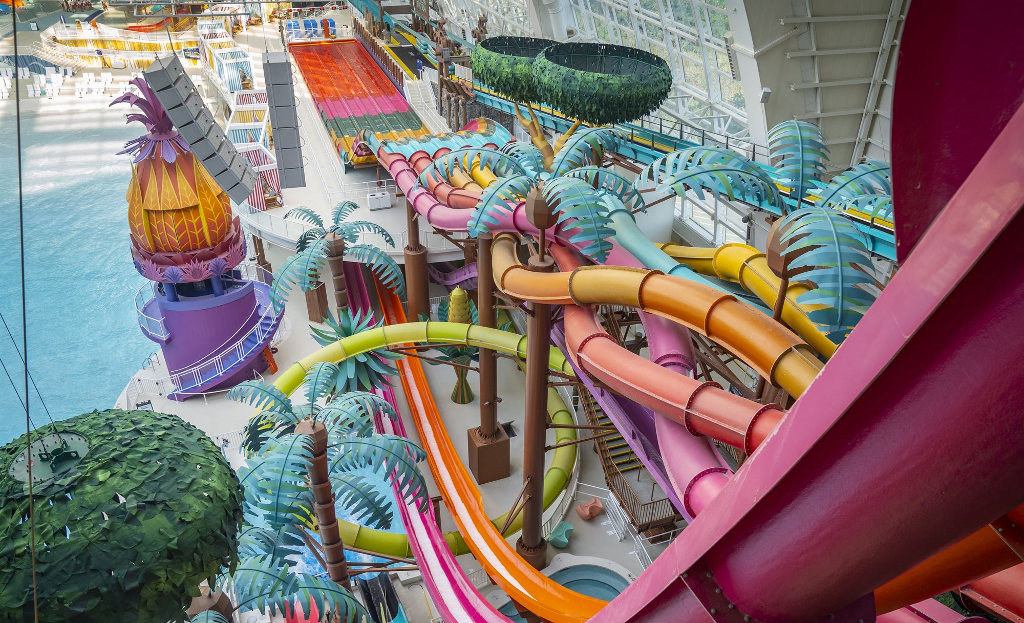 The World's Coolest Indoor Water Parks  Indoor waterpark, Water park,  Beautiful places to travel