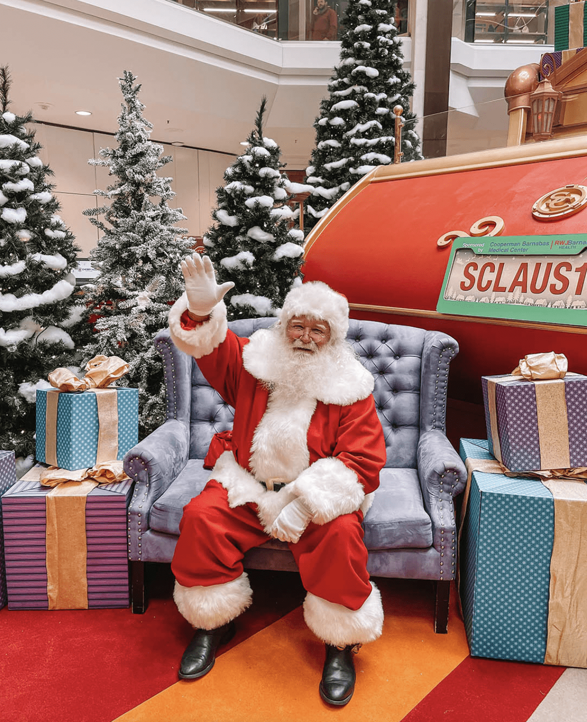 Big Santa making nostalgic return to Garden State Plaza in Paramus NJ