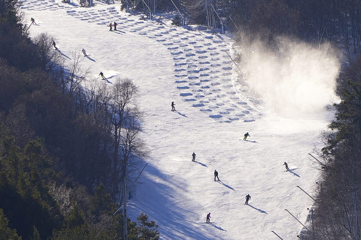 BlueMountainResort_SkiRun_Aerial