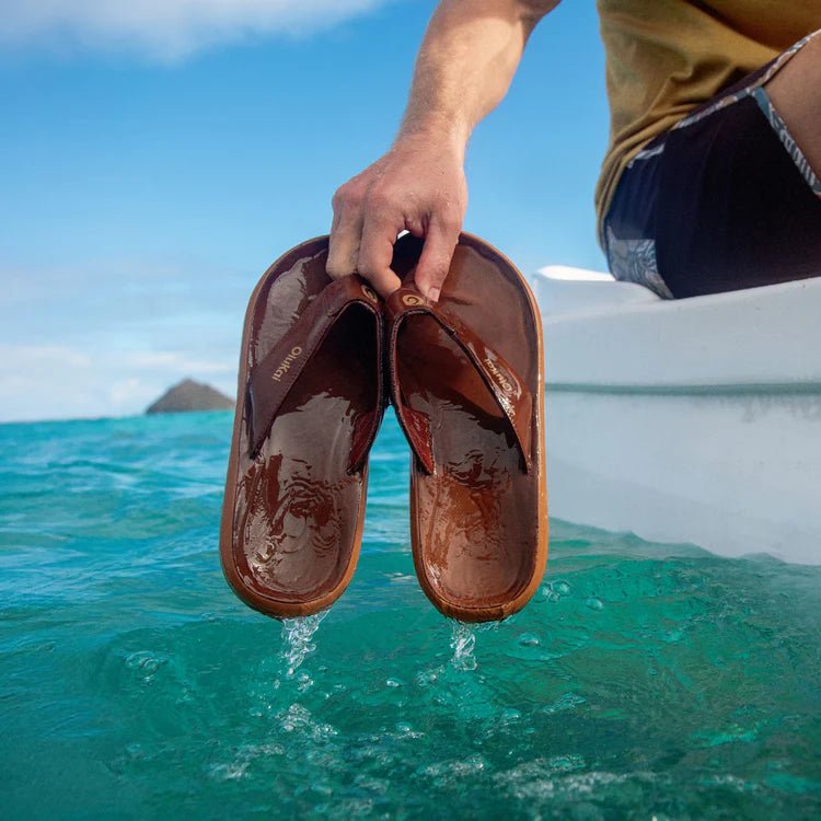 olukai-mens-pili-waterproof-leather-flip-flops-435090.webp