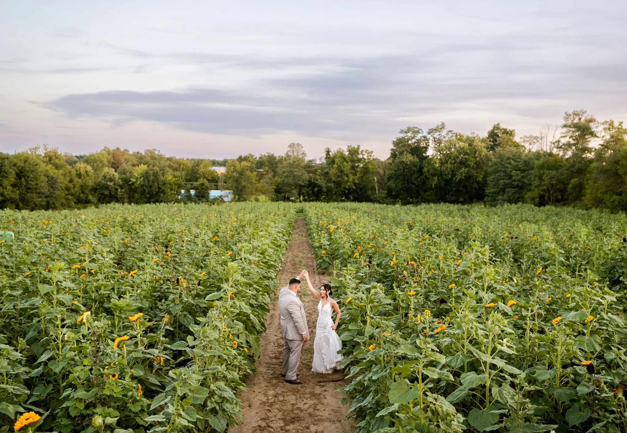 gianachris_locust_hall_farm_sunflower_wedding_sneakpeek_image-50 nj mom
